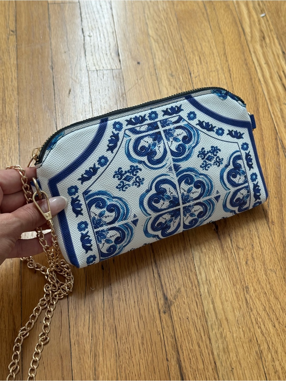 Vintage Blue and White Tile-Print Crossbody with Gold Chain